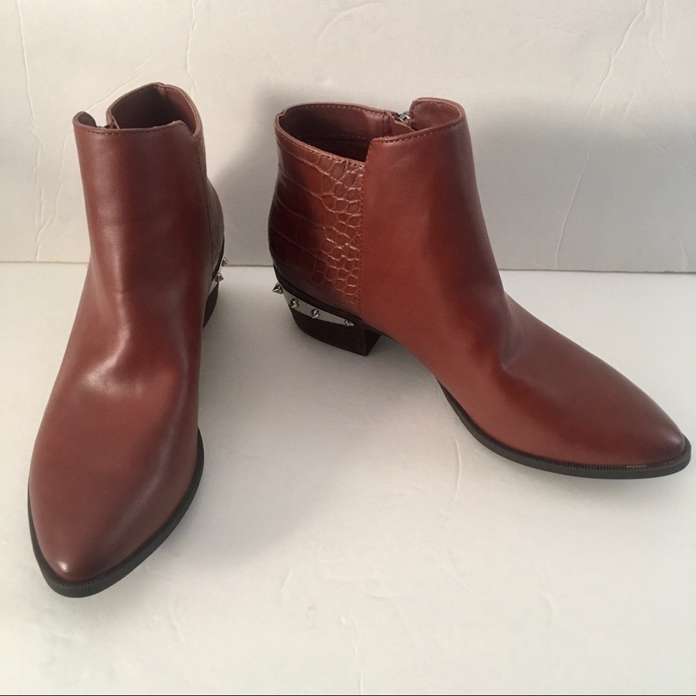 NWOT- SAM EDELMAN HIGHLAND ANKLE BOOTS
